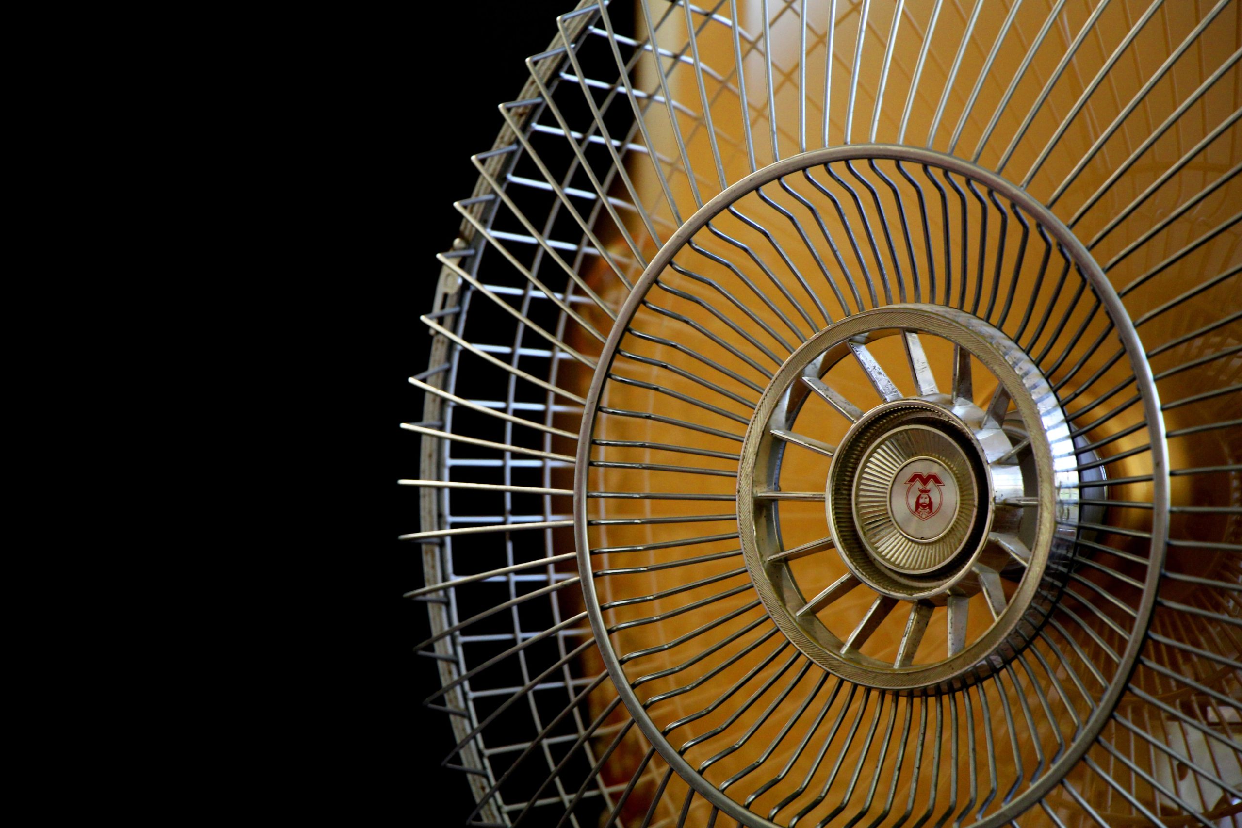 Keep cool without air conditioning-use fans correctly to stay cool without AC