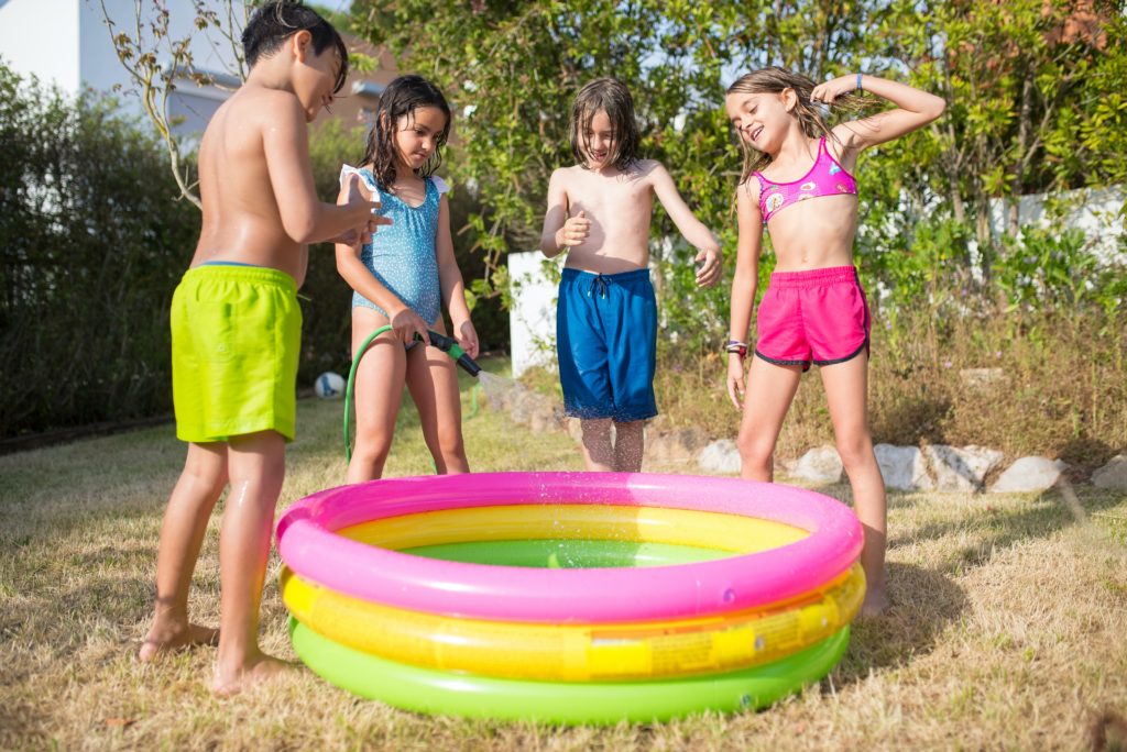 Stay cool without air conditioning-use an outdoor kiddie pool to keep cool without AC